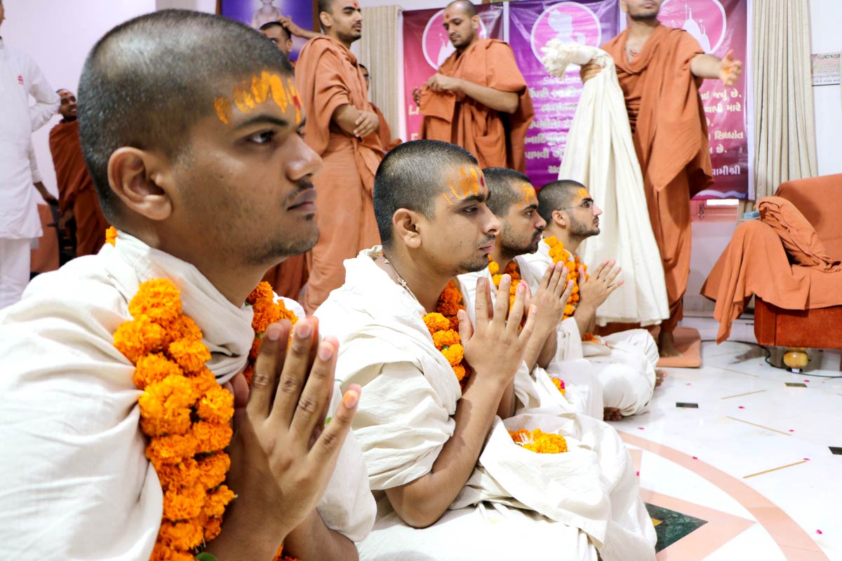 Parshad Dixa Vidhi - Swaminarayan Dham