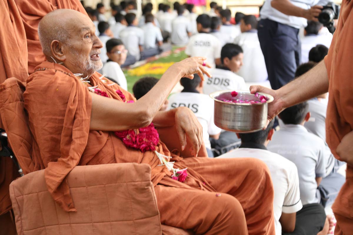 Gurupurnima Celebration - Swaminarayan Dham Gurukul
