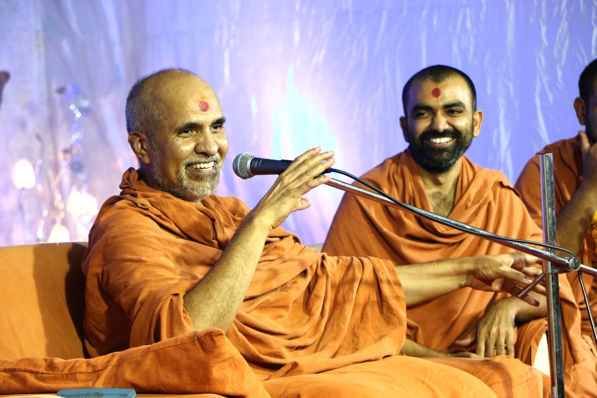 Bhutpurv Vidhyarthi Samaroh - Swaminarayan Dham Gurukul