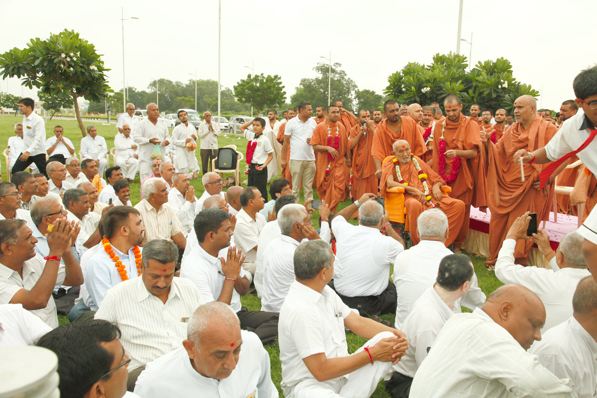 HDH Bapji and HDH Swamishri Videsh Gaman - 2016