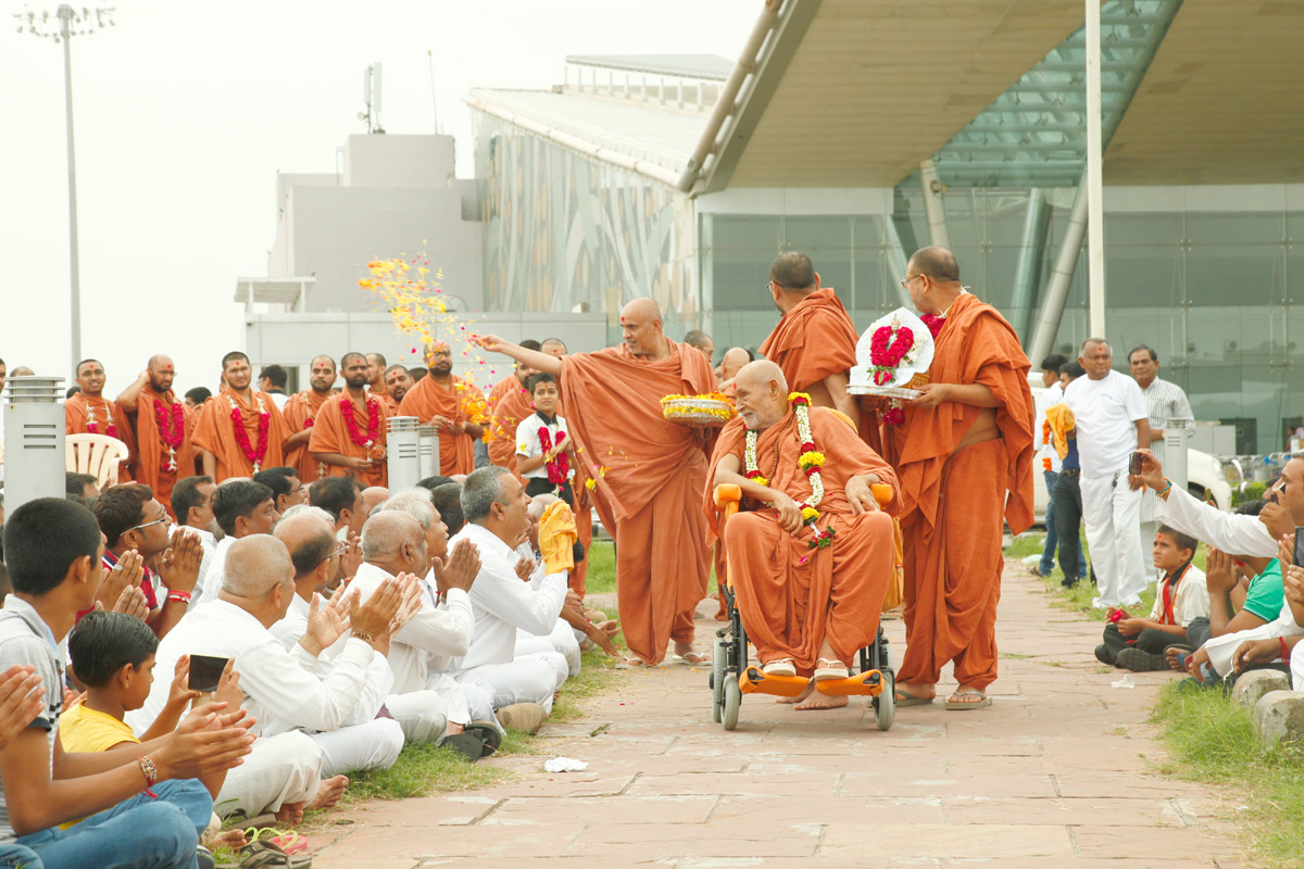 HDH Bapji and HDH Swamishri Videsh Gaman - 2016