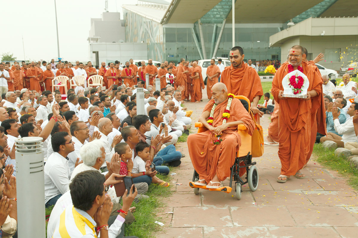 HDH Bapji and HDH Swamishri Videsh Gaman - 2016