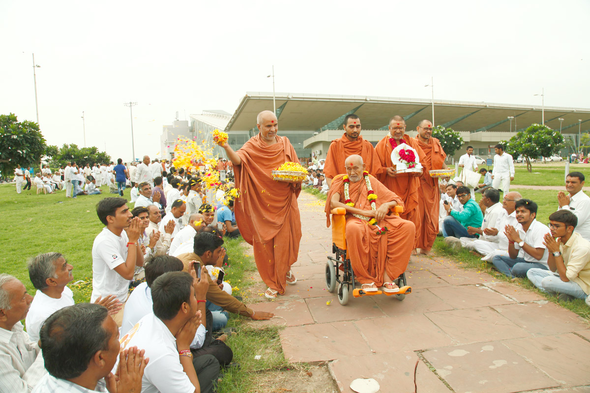 HDH Bapji and HDH Swamishri Videsh Gaman - 2016