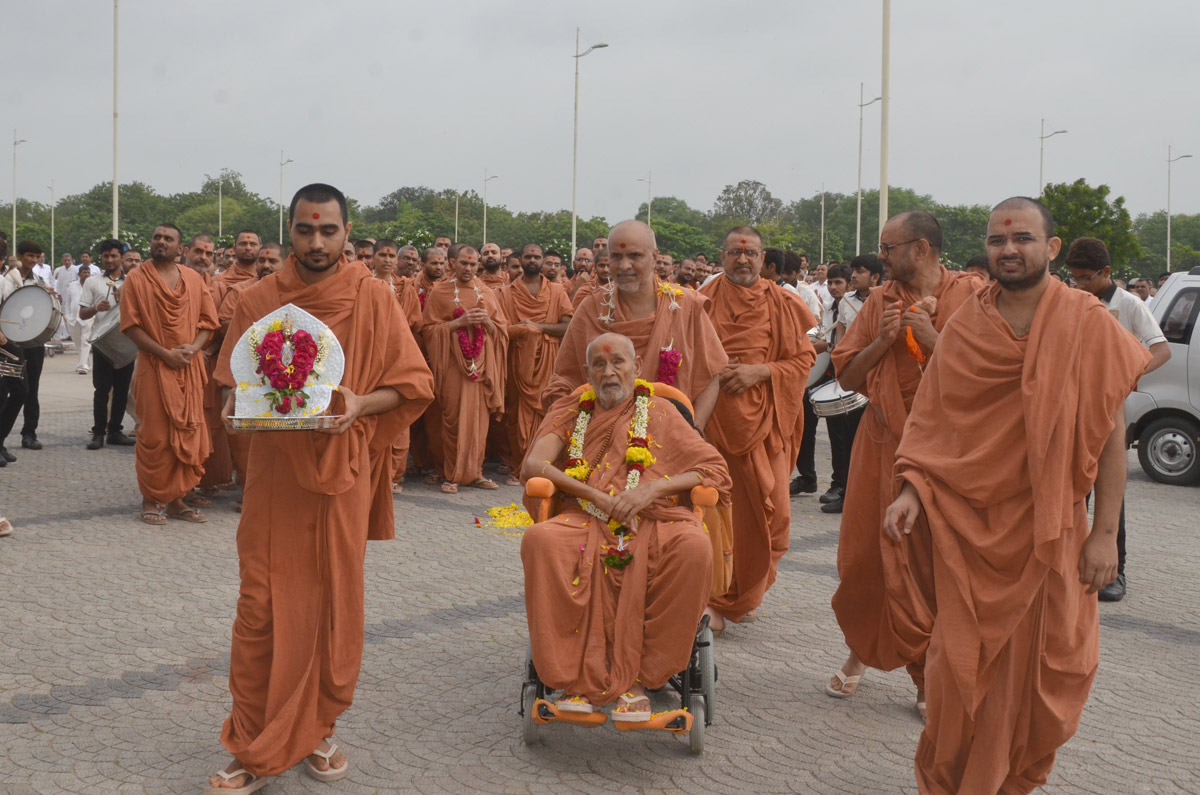 HDH Bapji and HDH Swamishri Videsh Gaman - 2016