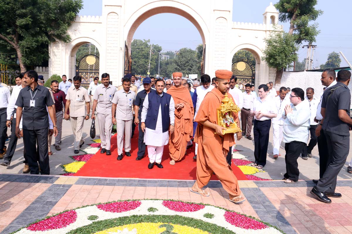 Chief Minister Shri Vijaybhai Rupani in Yuva Adhiveshan at Swaminarayan Dham