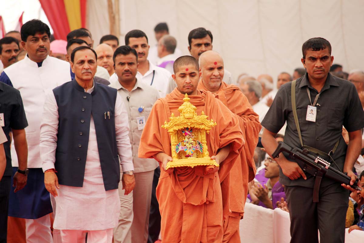 Chief Minister Shri Vijaybhai Rupani in Yuva Adhiveshan at Swaminarayan Dham