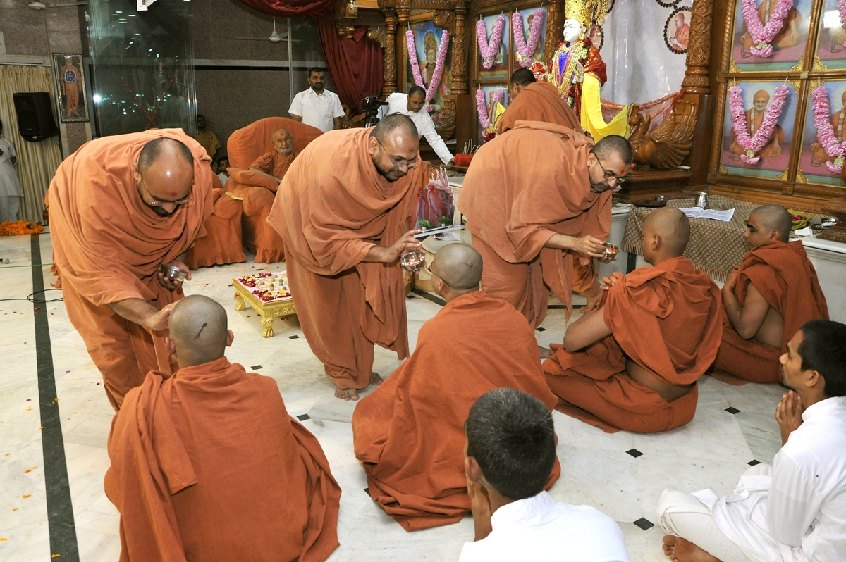 Sant Dixa Vidhi - Swaminarayan Dham