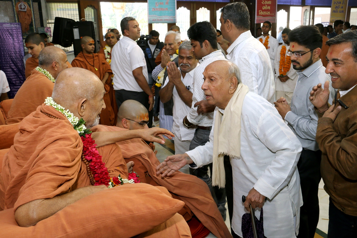 Sant Dixa Vidhi - Swaminarayan Dham