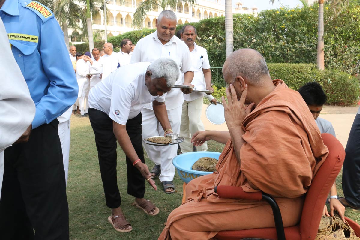 HH Swamishree Celebrate Dham Day At Swaminarayan Dham, Gandhinagar.
