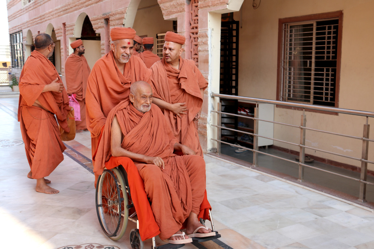 HDH Bapji & HH Swamishree Mandir Visit At Mahesana.