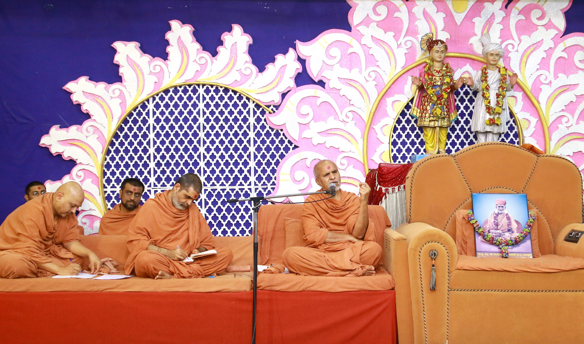 HH Swamishree Sanchalak And Karyakar Sabha At Vasna Ahmedabad.