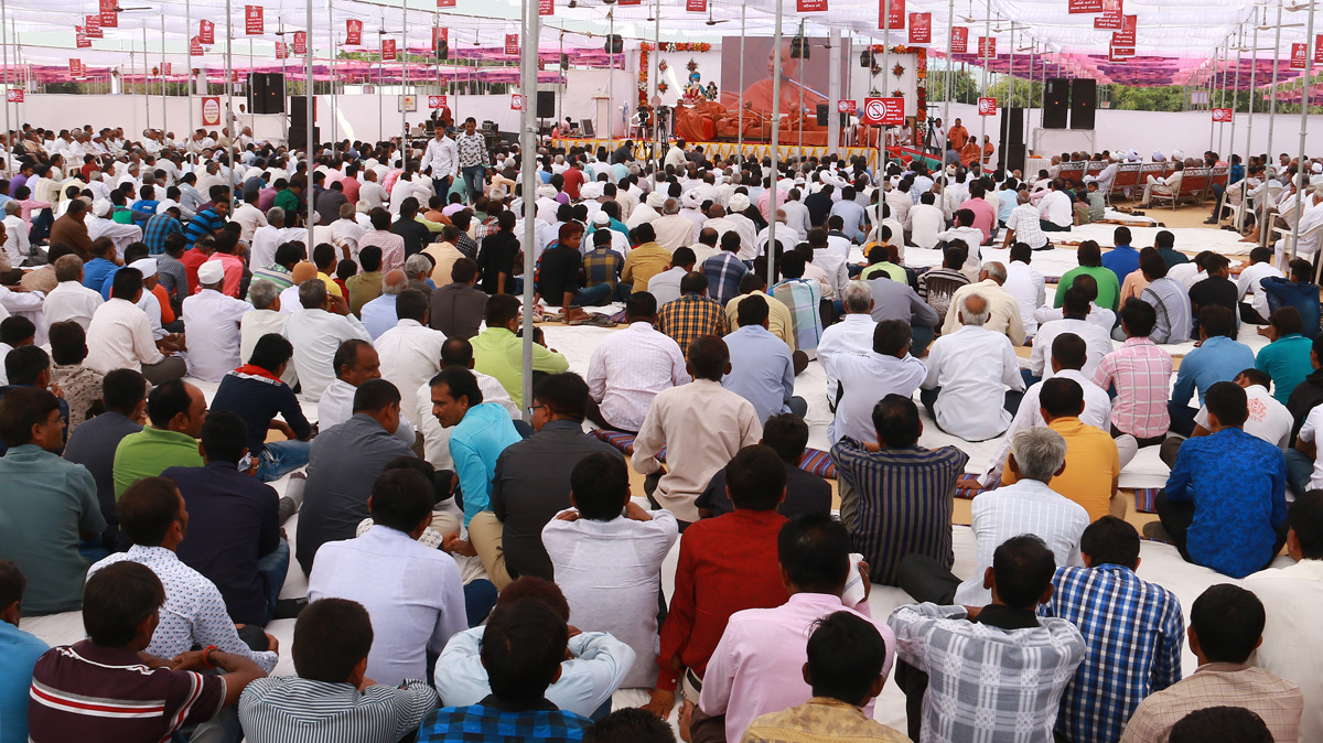  HDH Bapji & HH Swamishree Jaher Sabha At Sapavada-Mahesana.