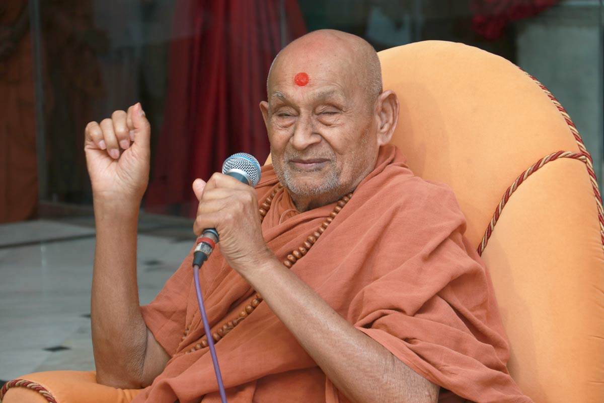 HDH Bapji Vicharan - ABS Shibir Swaminarayan Dham, Gandhinagar