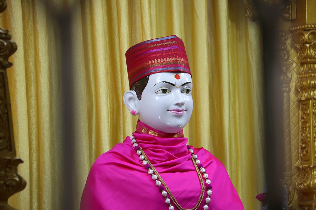 HDH Bapji Vicharan - Ghanshyamnagar