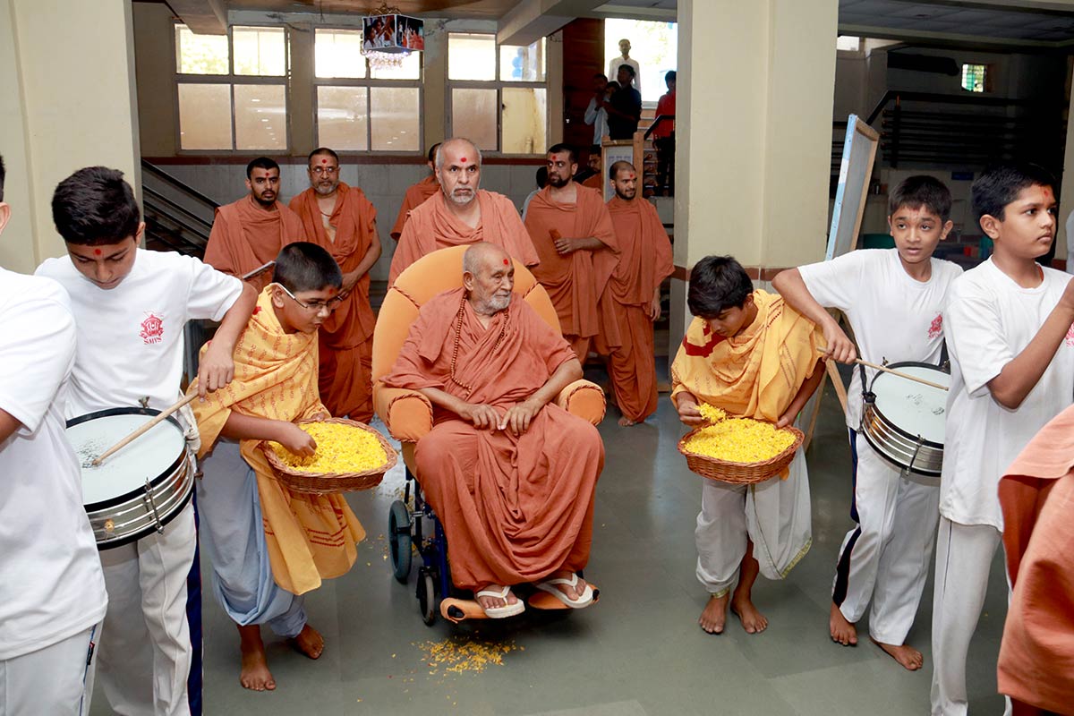 HDH Bapji Vicharan - SBS Shibir, Swaminarayan Dham, Gandhinagar