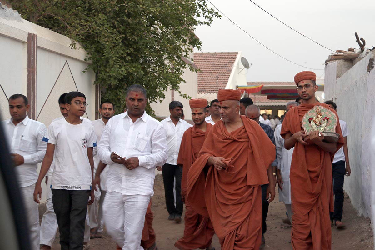 HH Swamishree Vicharan - Mahapooja & Padharamani- Nandasar