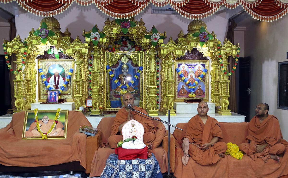 HH Swamishree Vicharan - Patan