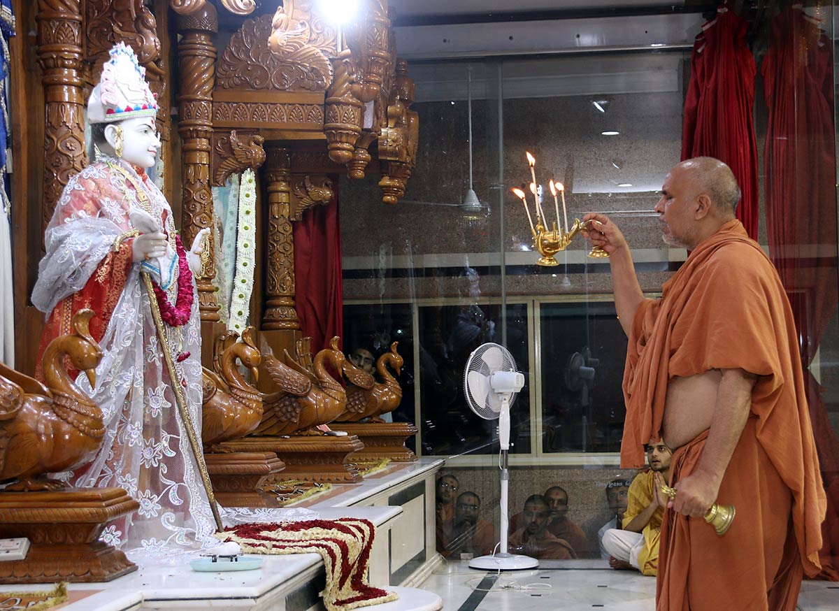 HH Swamishree Vicharan - Swaminarayan Dham Samaiyo,Gandhinagar