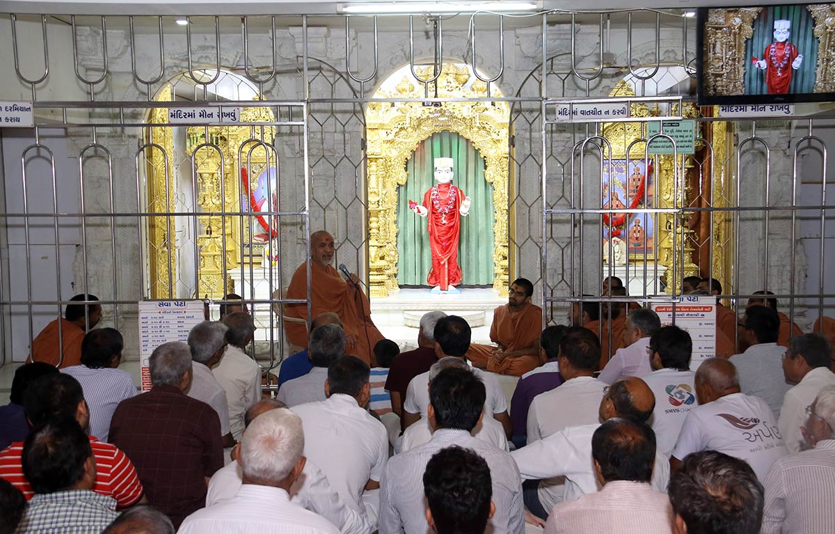 HH Swamishree Vicharan - Vasna