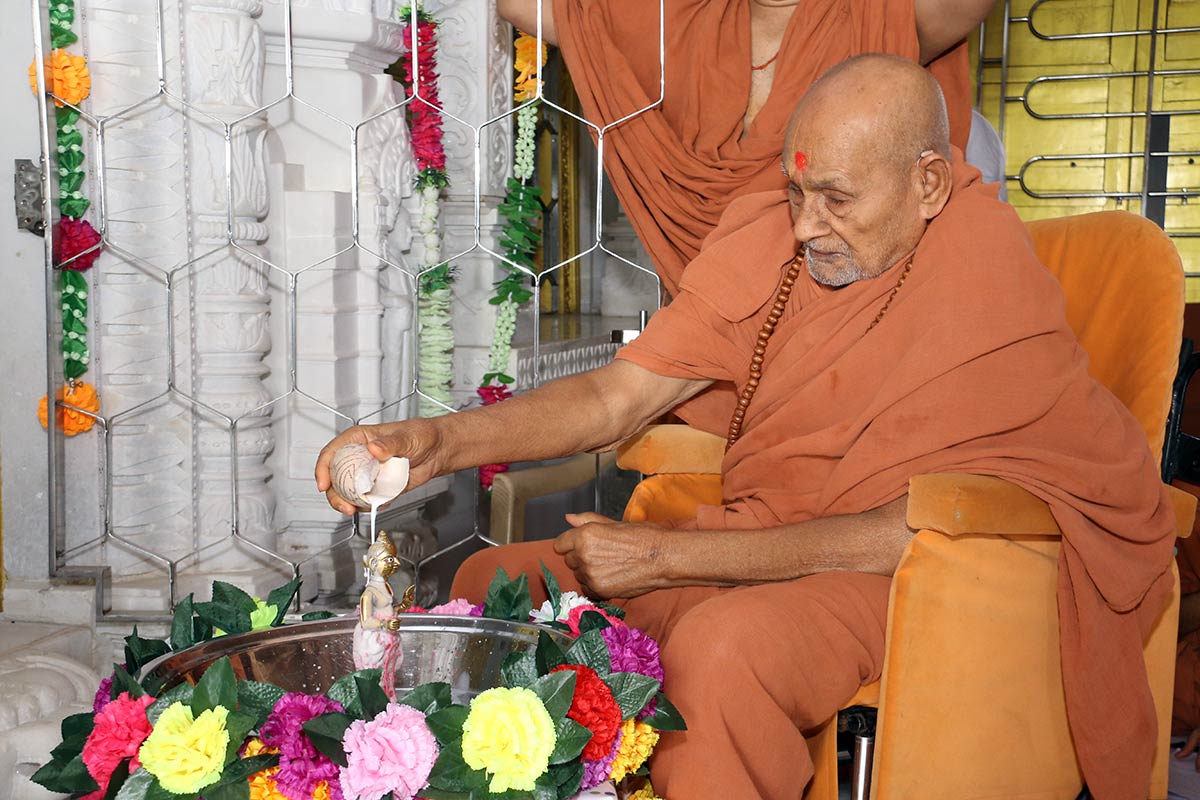 HH Swamishree Vicharan - 5th Patotsav - Mahesana