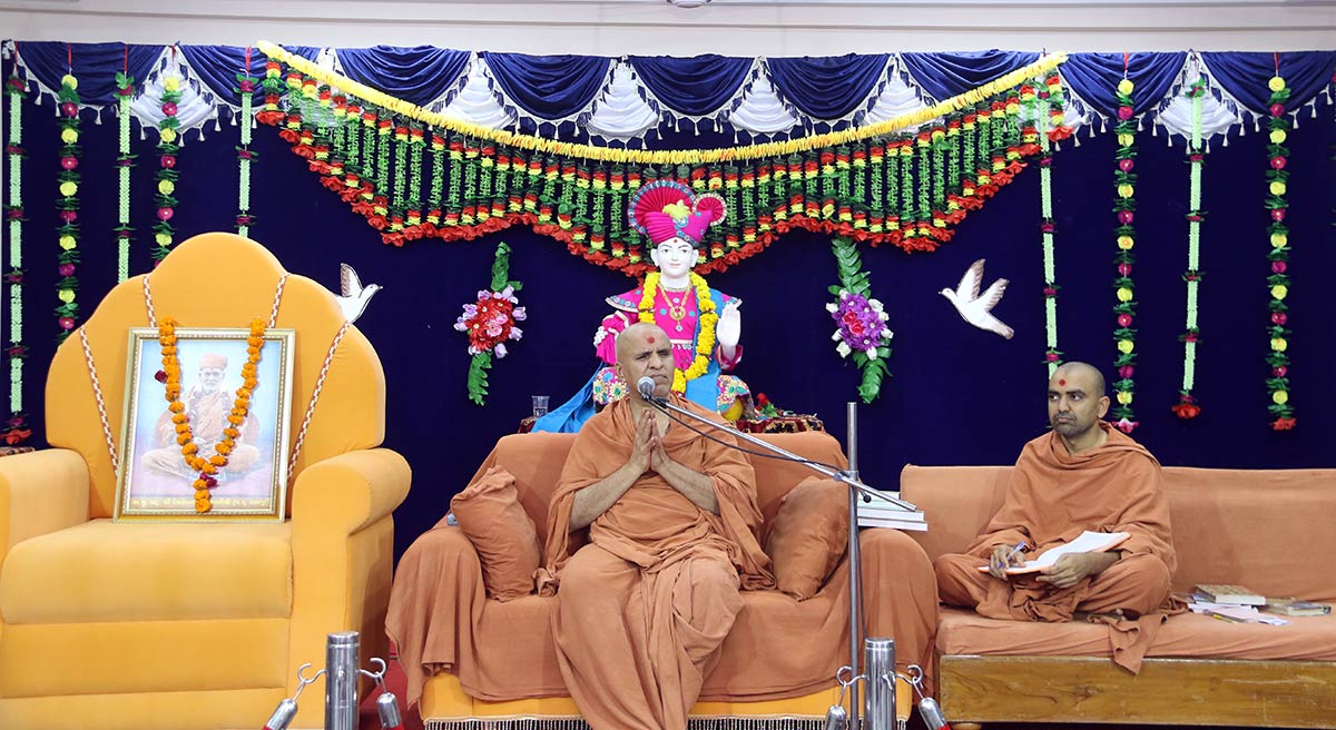 HH Swamishree Vicharan - Bhavnagar