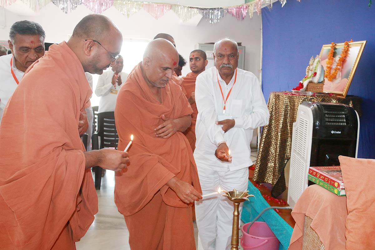 HDH Swamishri Vicharan - March 2019 (1st to 15th March)