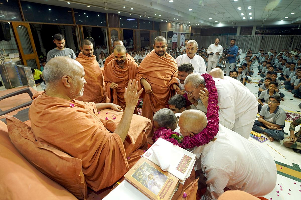 Guru Purnima Celebration 2019 - Swaminarayan Dham Gurukul