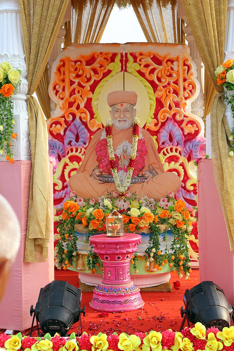 HDH Bapji Divyanjali Sabha - Ahmedabad