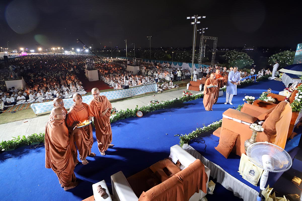 HDH Bapji Divyanjali Sabha - Ahmedabad