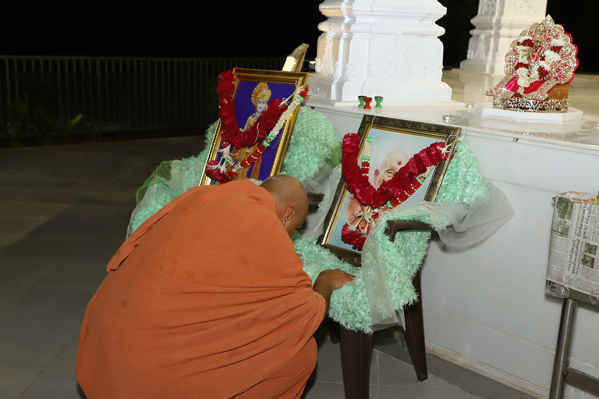 HDH Swamishri - Nutan Varsh - Anadimukta Pithika Darshan