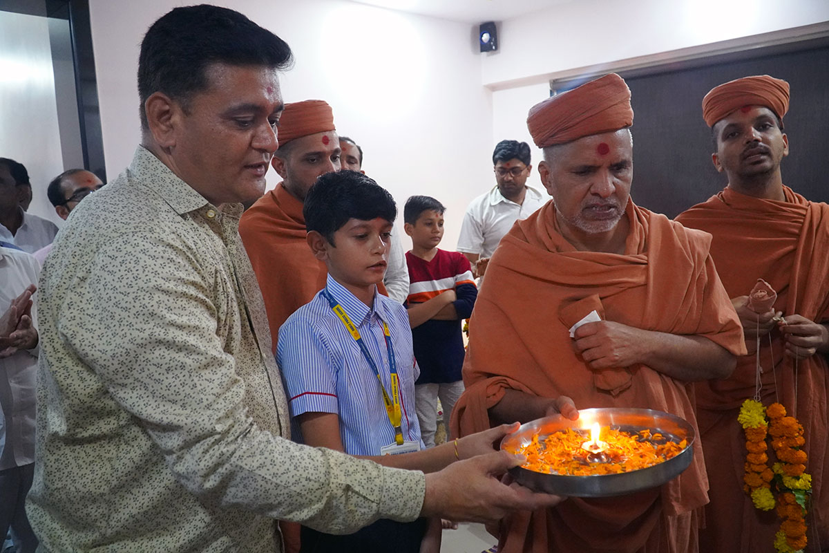 HDH Swamishri Vicharan - December 2019 (1st December to 15th December)