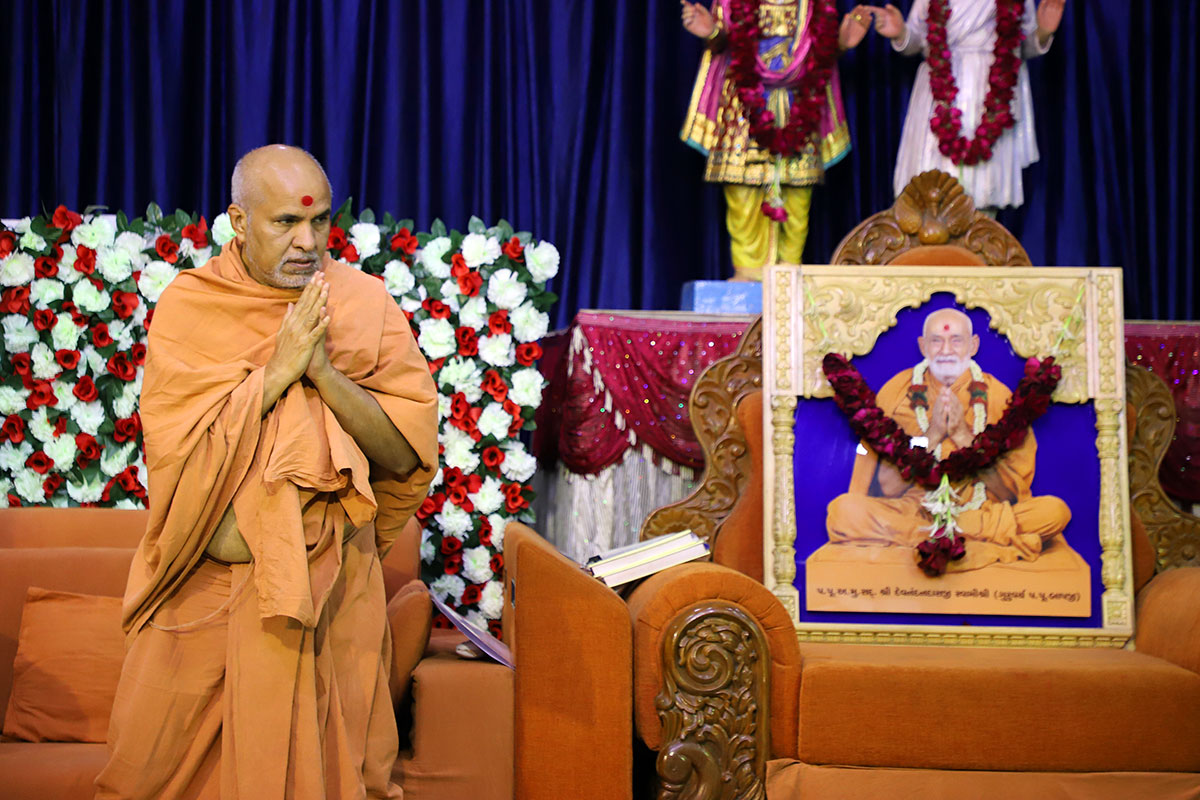 Poonam Samaiyo - SMVS Swaminarayan Mandir Vasna