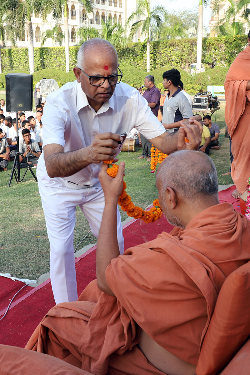 Fuldolotsav at Swaminarayan Dham Gurukul