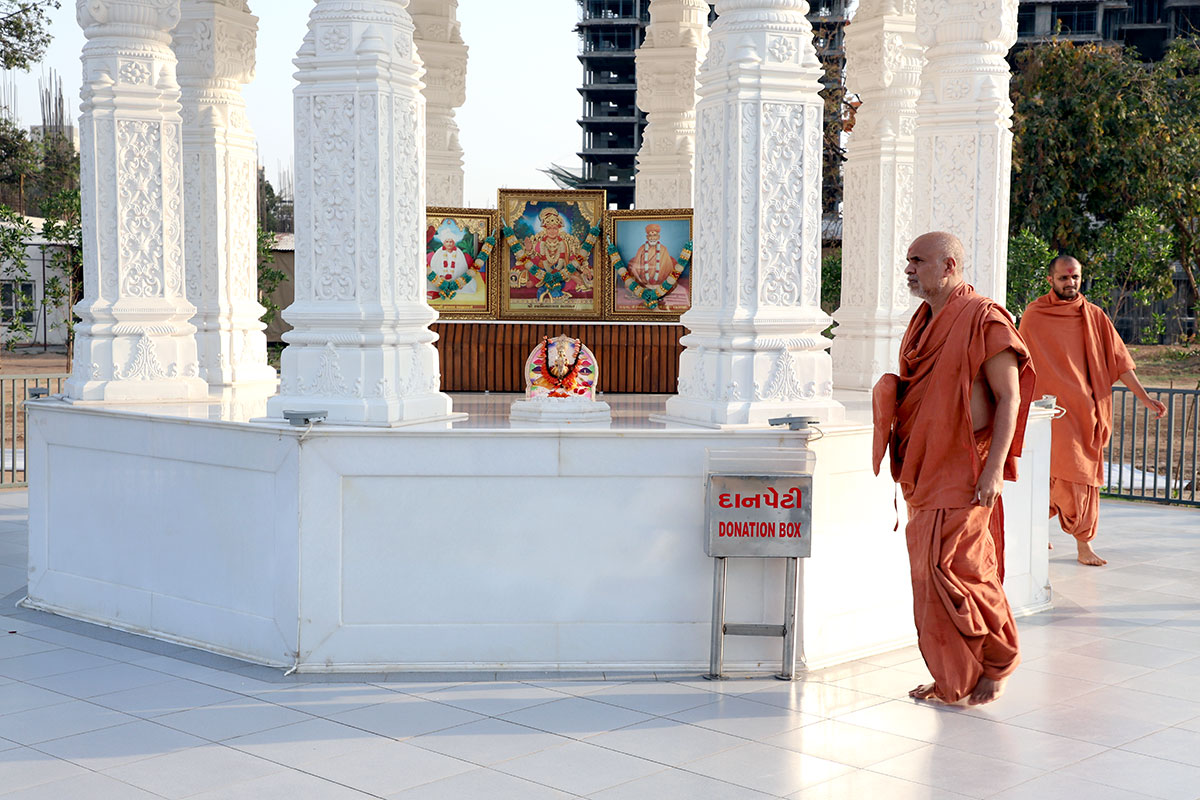 Anadimukta Pithika Darshan at Swaminarayan Dham