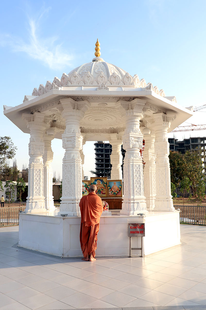 Anadimukta Pithika Darshan at Swaminarayan Dham