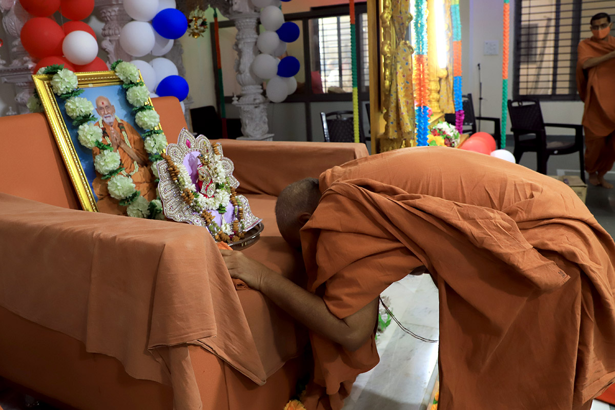 Modasa - HDH Swamishri Vicharan