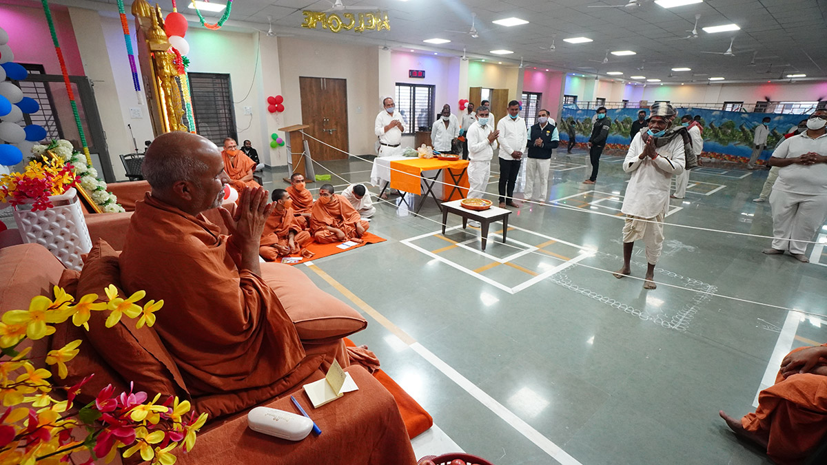 Modasa - HDH Swamishri Vicharan