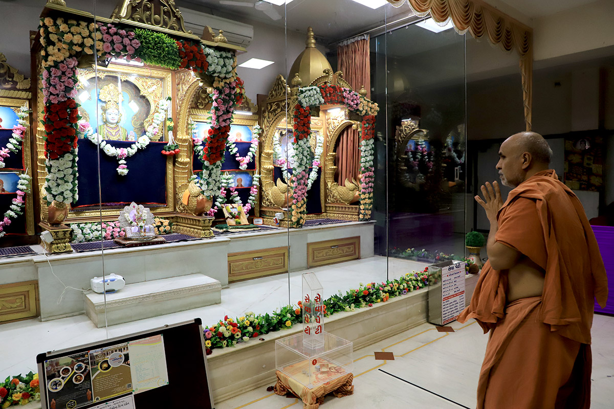 Godhar - HDH Swamishri Vicharan