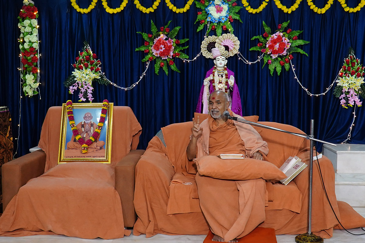 Rajkot - HDH Swamishri Vicharan