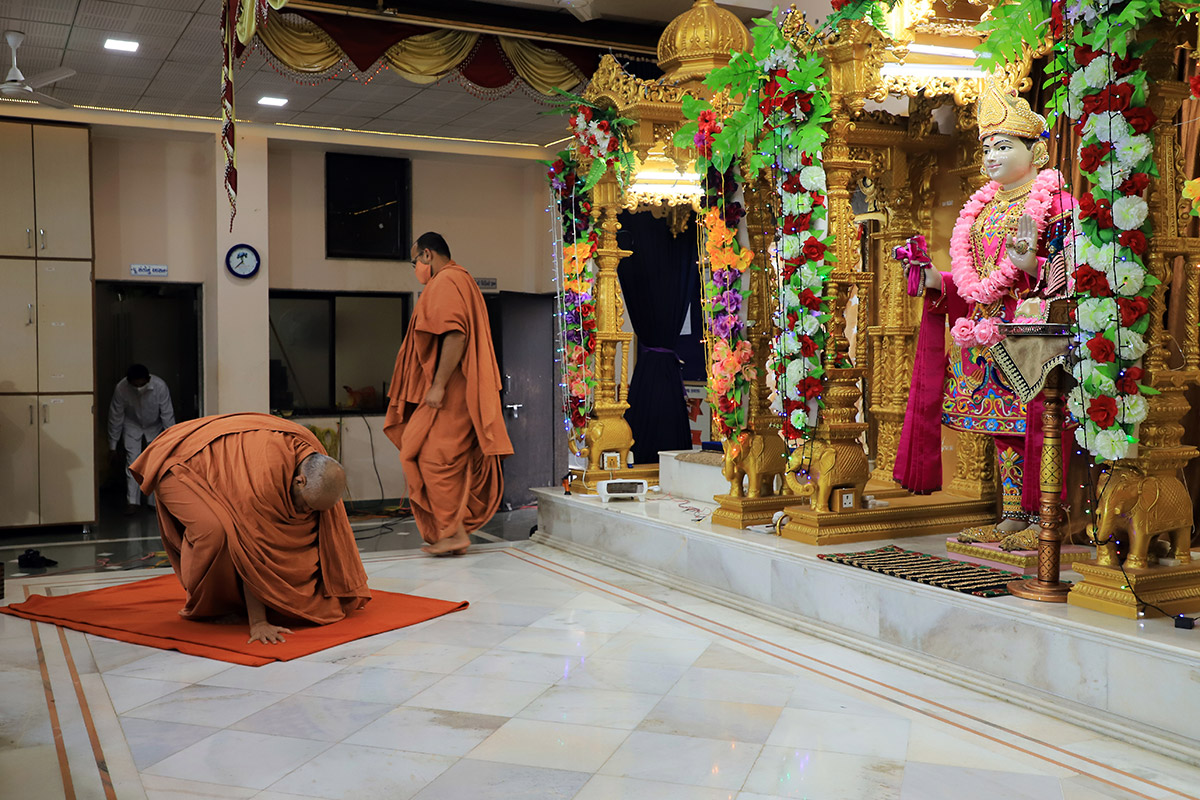 Godhra - HDH Swamishri Vicharan