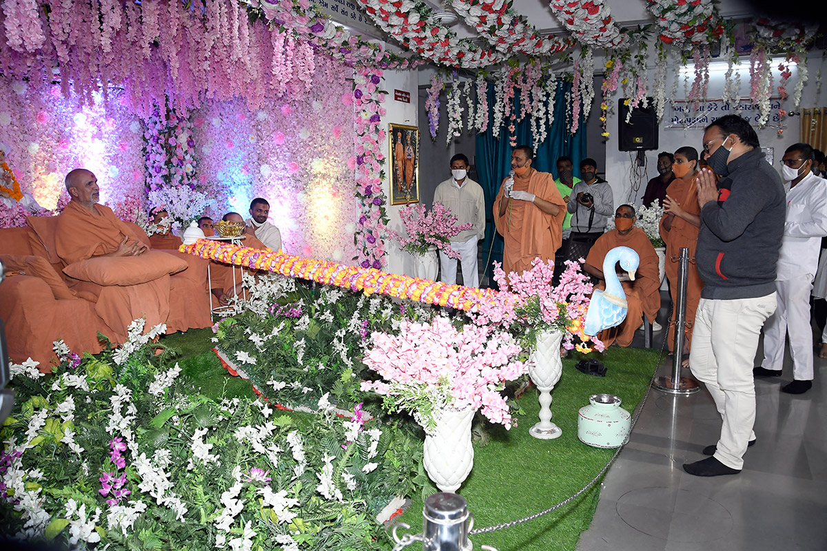 Surendranagar - HDH Swamishri Vicharan