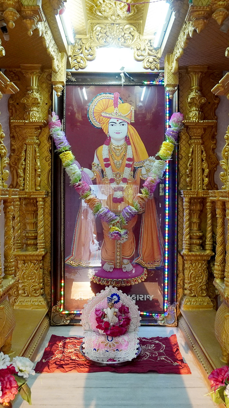 HDH Swamishri Nani Sarsan Mandir Darshan
