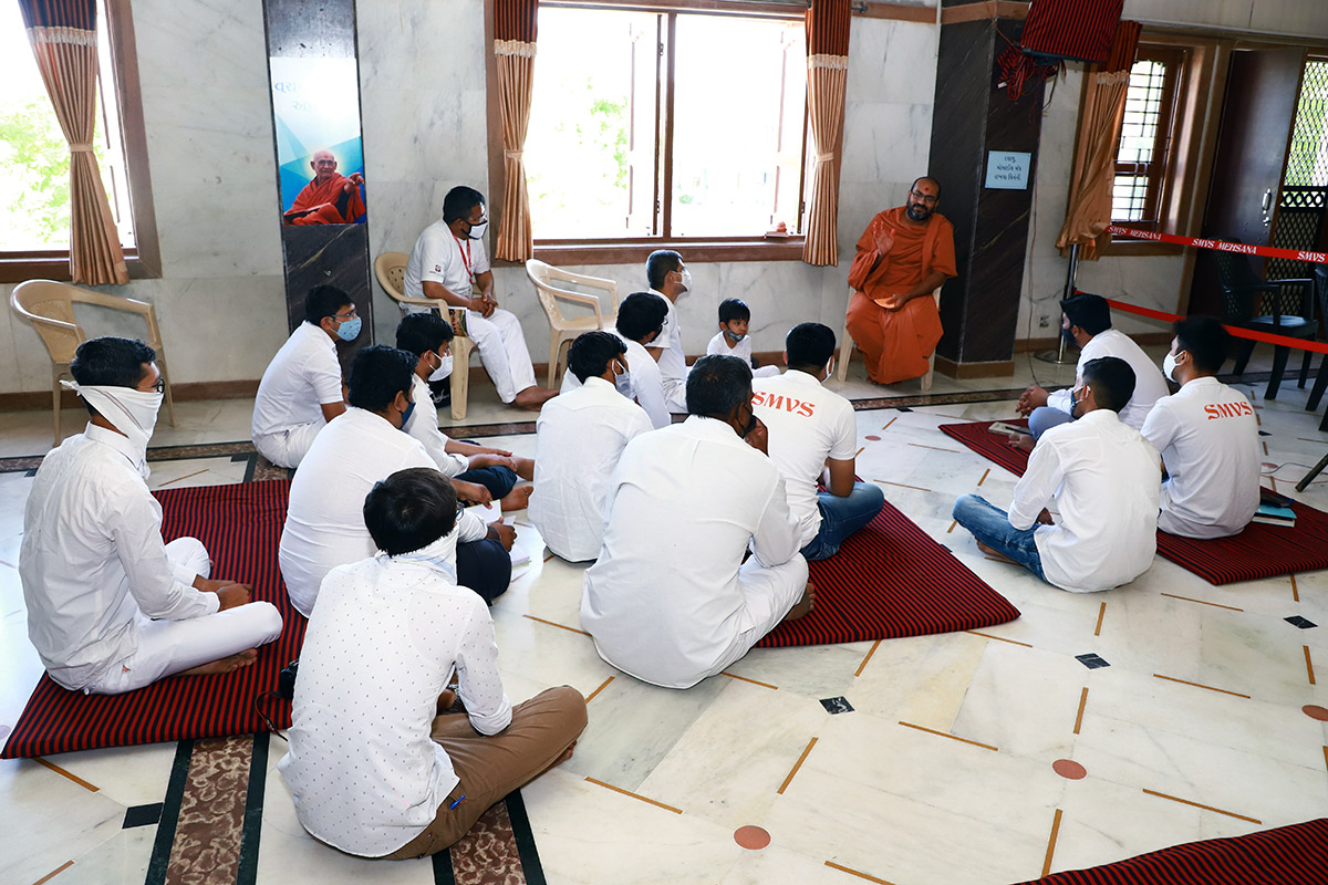 HDH Swamishri Mehsana Vicharan 