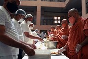 Free Tiffin Service For Covid Patients In Gandhinagar