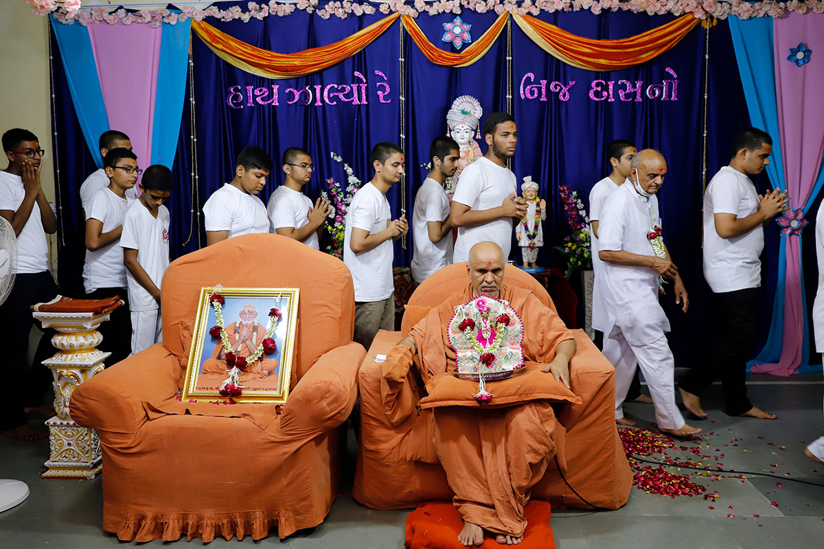 HDH Swamishri Guru Vandana - Chhatralaya
