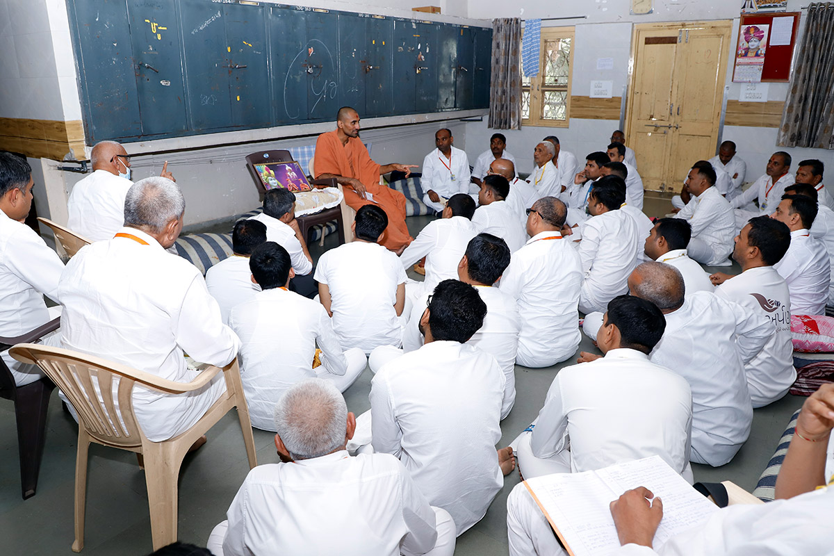 Madhyahan Session (Sant Pravachan Mala)
