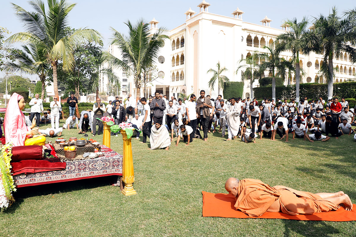 Gurukul Van Bhojan at Swaminarayan Dham