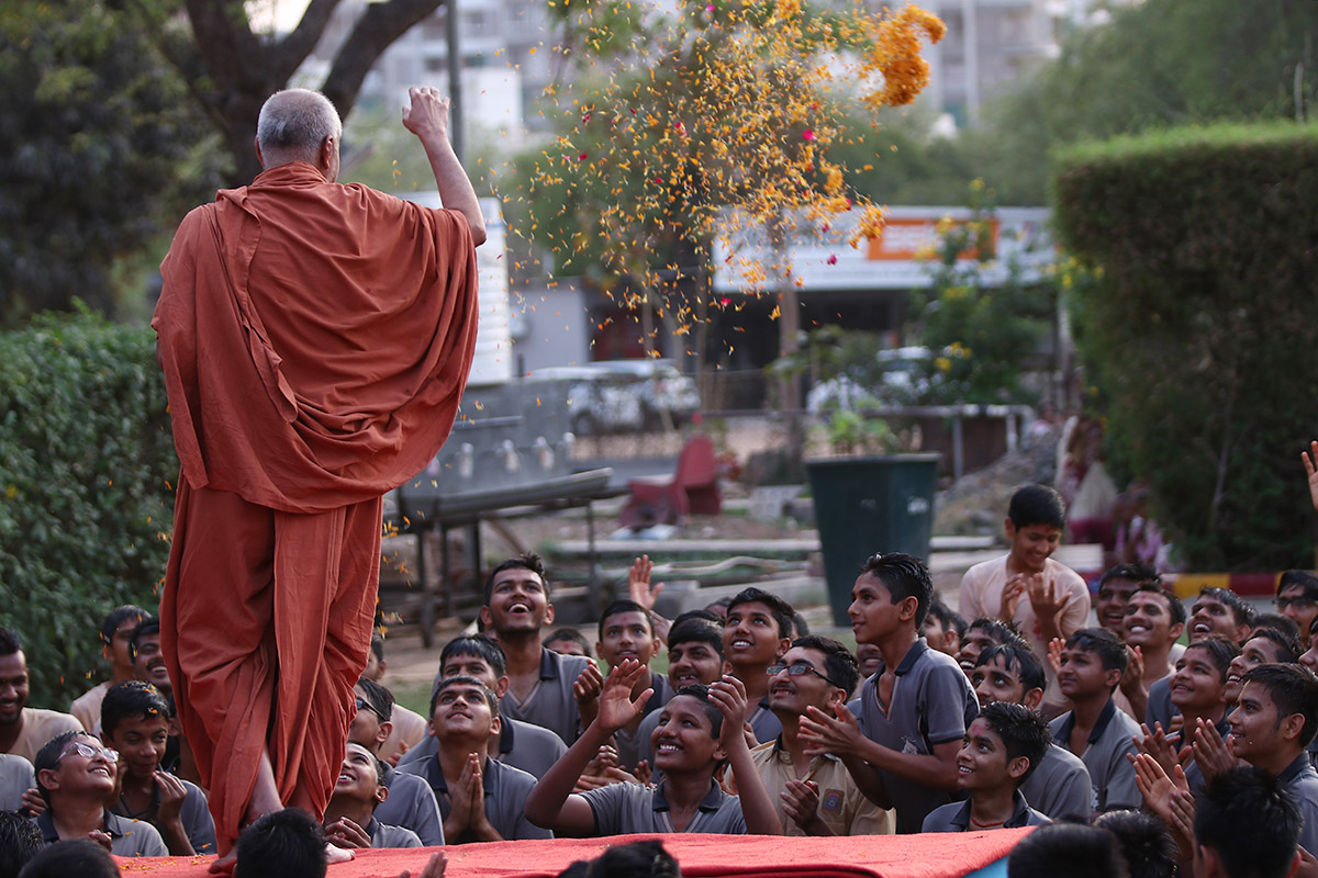 Fuldolotsav at Swaminarayan Dham