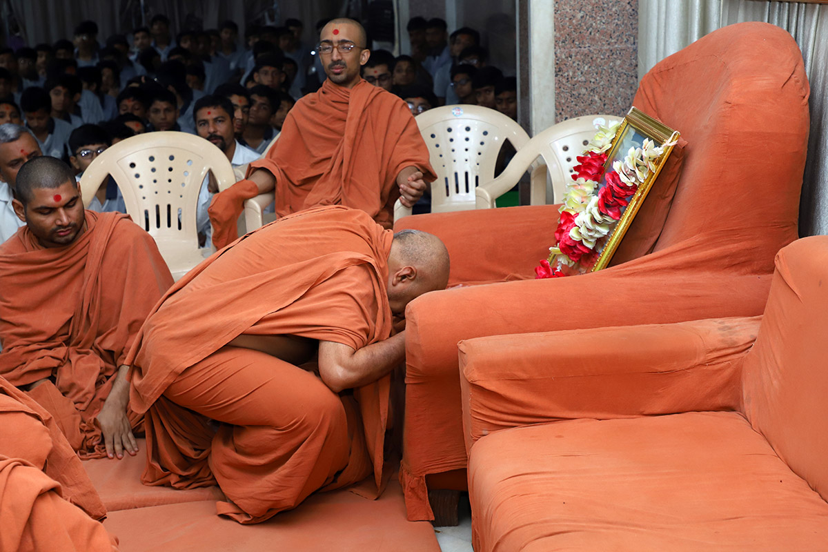 Gyan Dhyan Chintan at Swaminarayan Dham