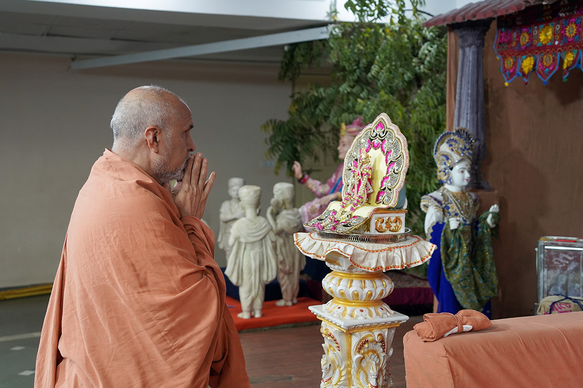 Zoli Seva at Swaminarayan Dham